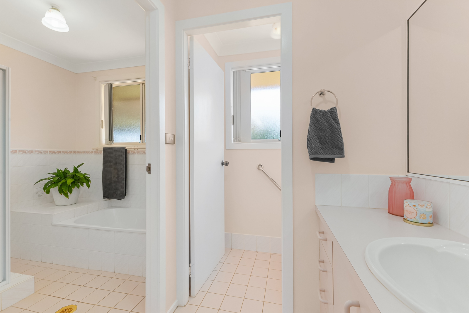 8.Bathroom.jpg