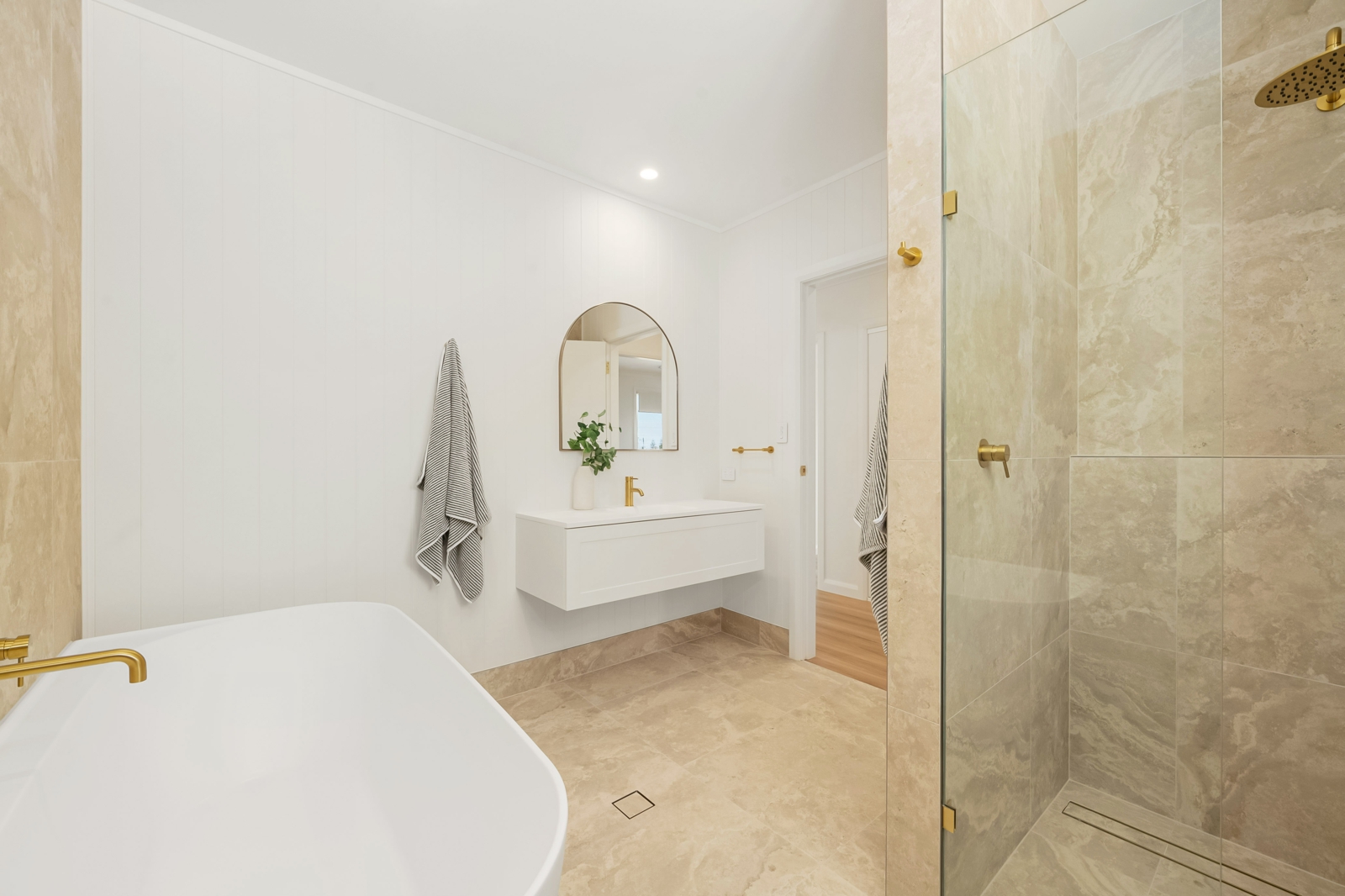 10. Bathroom.jpg