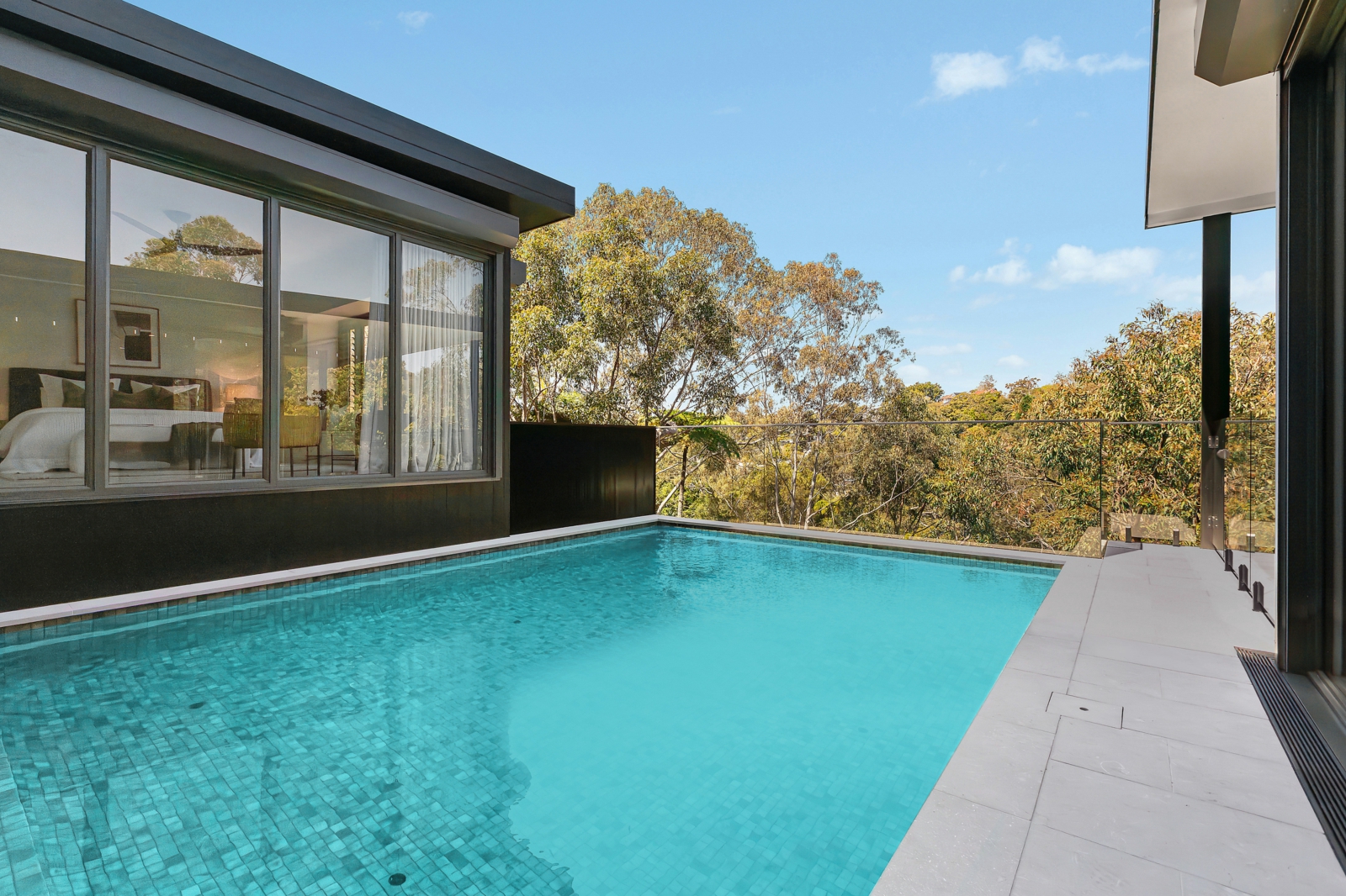 77 Rembrandt Drive, MIDDLE COVE