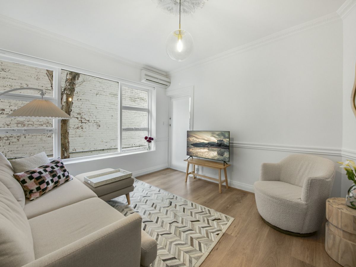 6/1 Glassop Street, Balmain - image 2