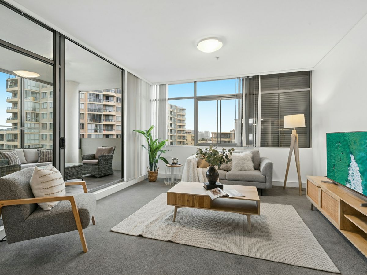 517/1 Bruce Bennetts Place, Maroubra - image 1