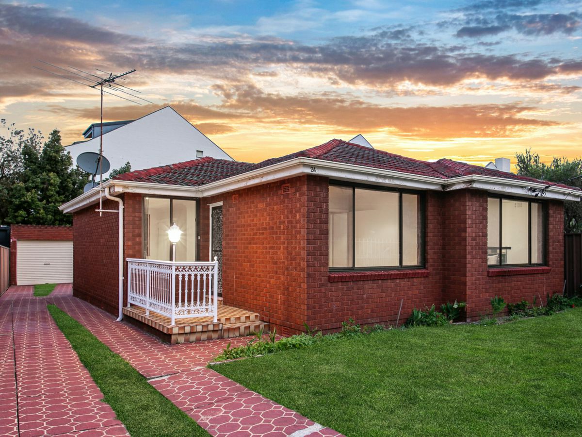 24 Swinbourne Street, Botany - image 1
