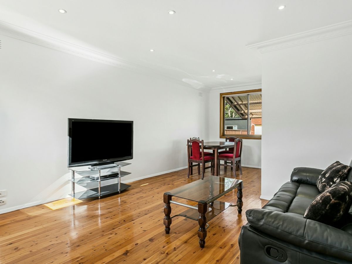 24 Swinbourne Street, Botany - image 2