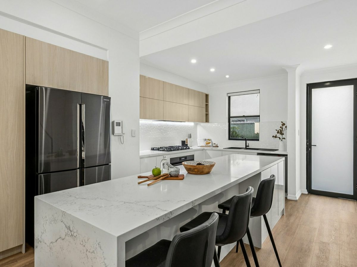 2/23 Anniversary Street, Botany - image 2