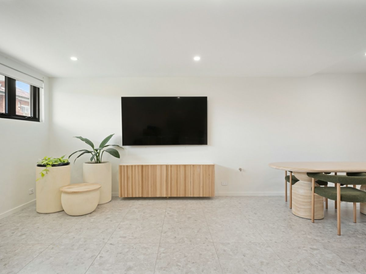 2/8 Flatrock Road, Kingsgrove - image 2