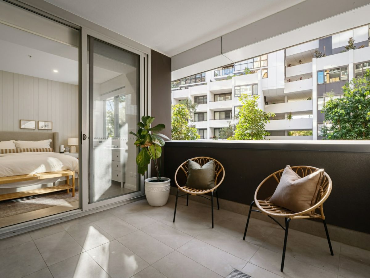 104/70 Regent Street, Kogarah - image 2