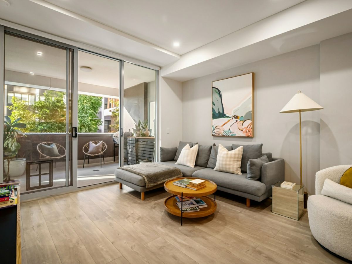 104/70 Regent Street, Kogarah - image 3