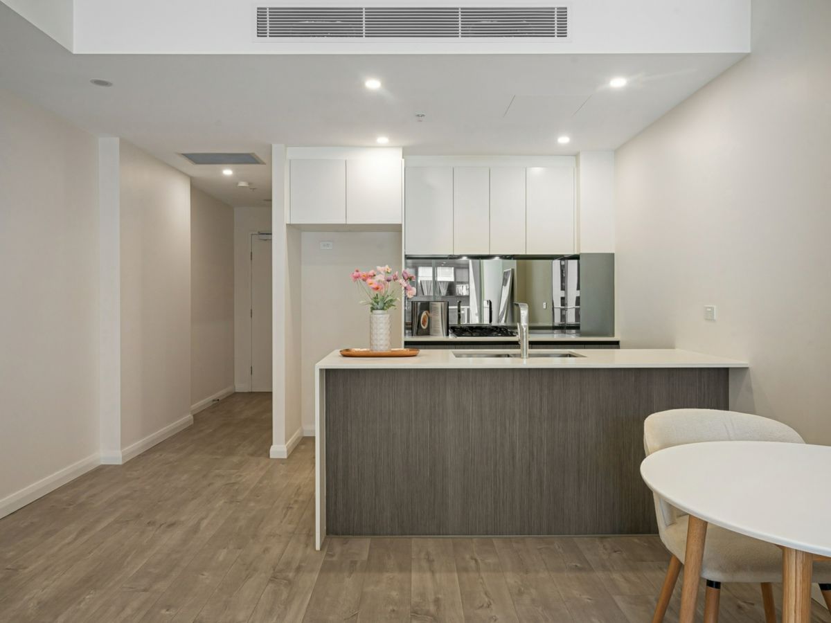 207/70 Regent Street, Kogarah - image 3