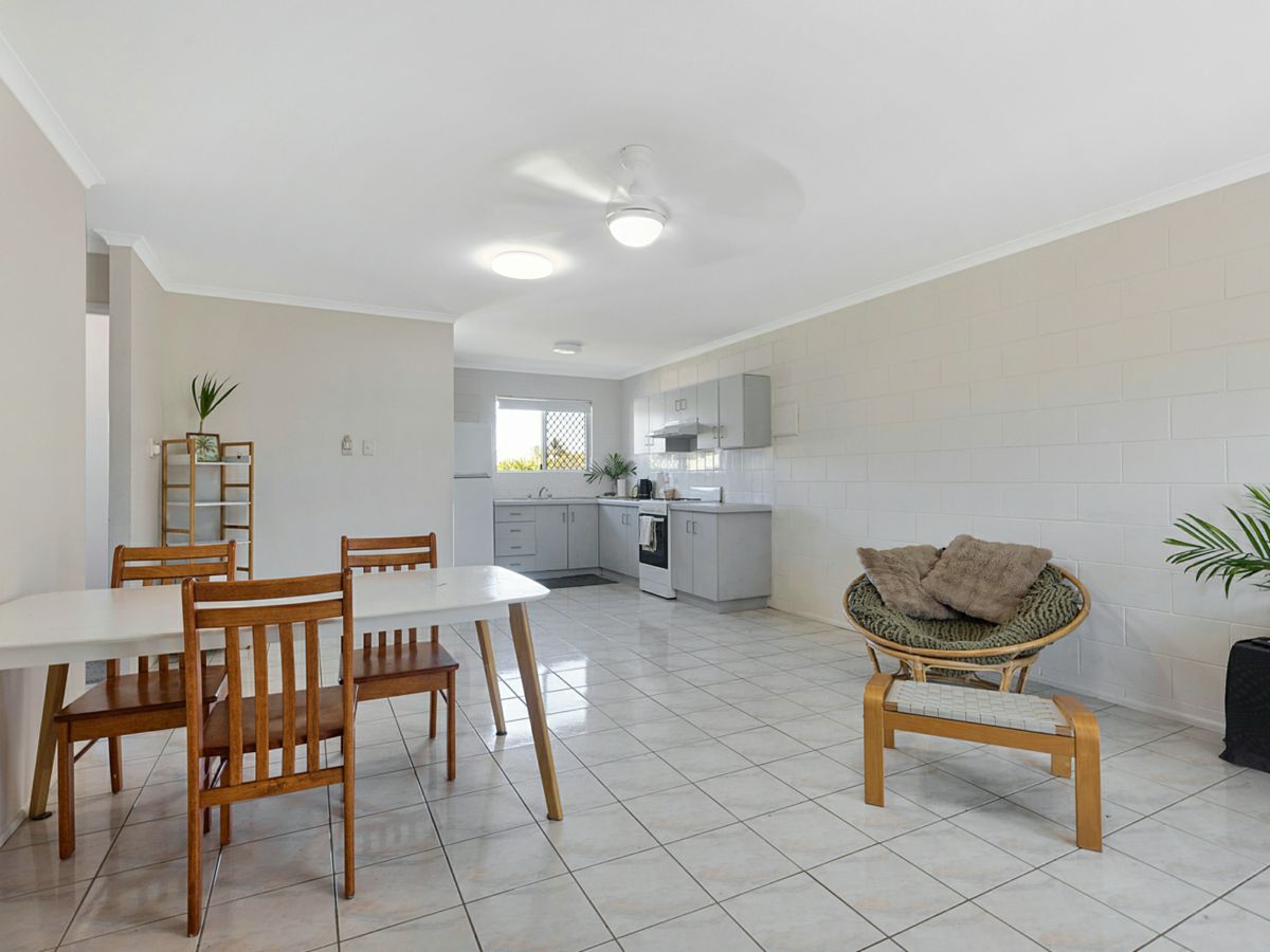 4/2 Coral Drive, Blacks Beach - image 2