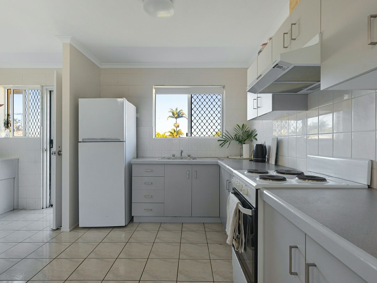 4/2 Coral Drive, Blacks Beach - image 3