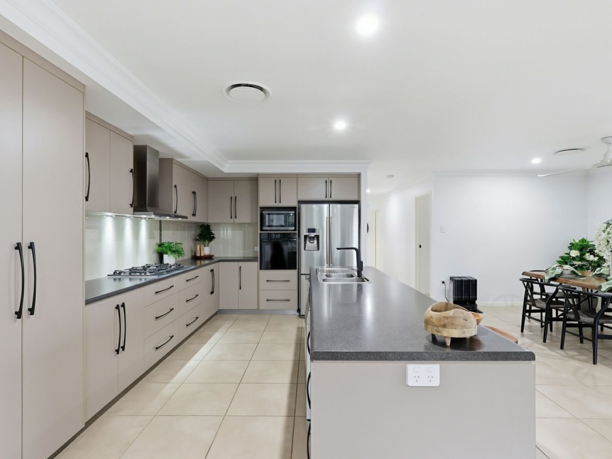 11 McIlwraith Way, Rural View - image 2