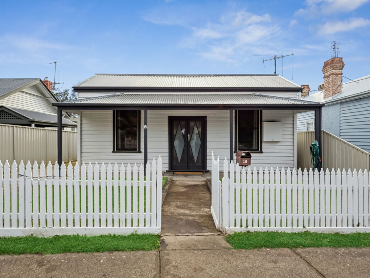 18 Russell Street, Quarry Hill - image 1
