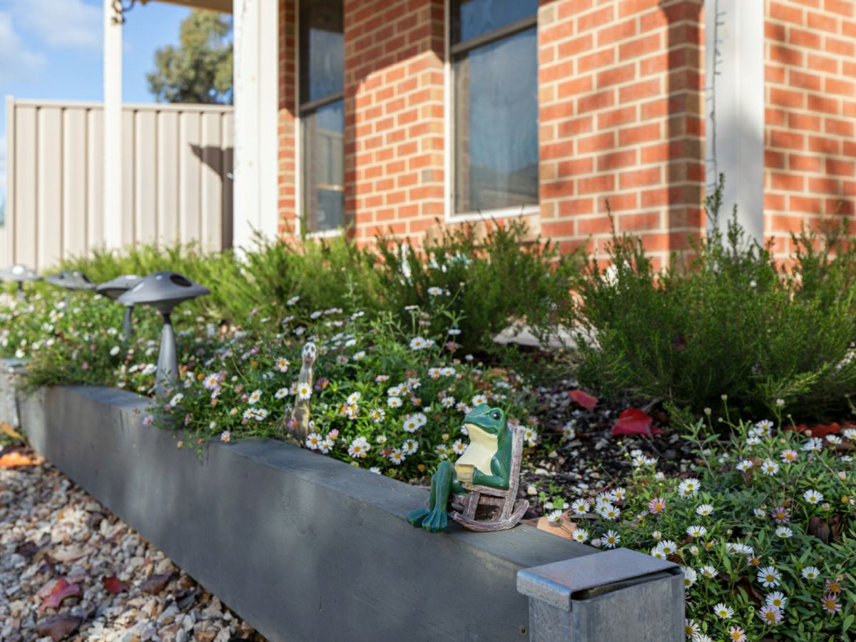11 Sylvan Retreat, White Hills - image 2