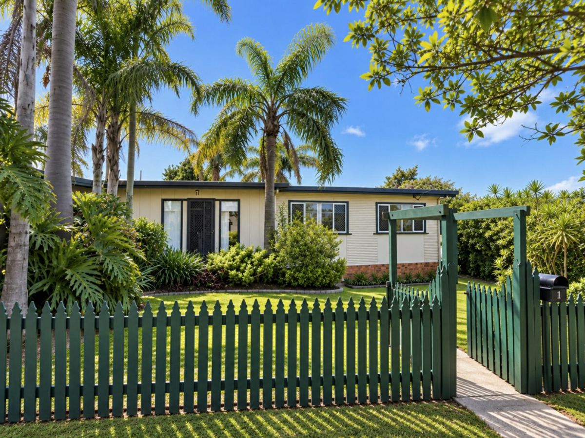 1 Loch Street, Centenary Heights - image 1