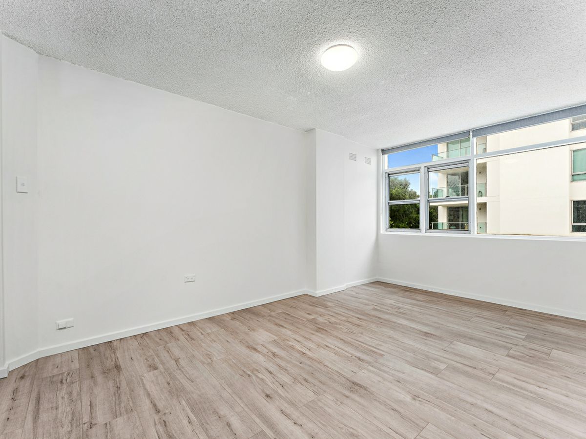 34/7 Corrimal Street, Wollongong - image 2