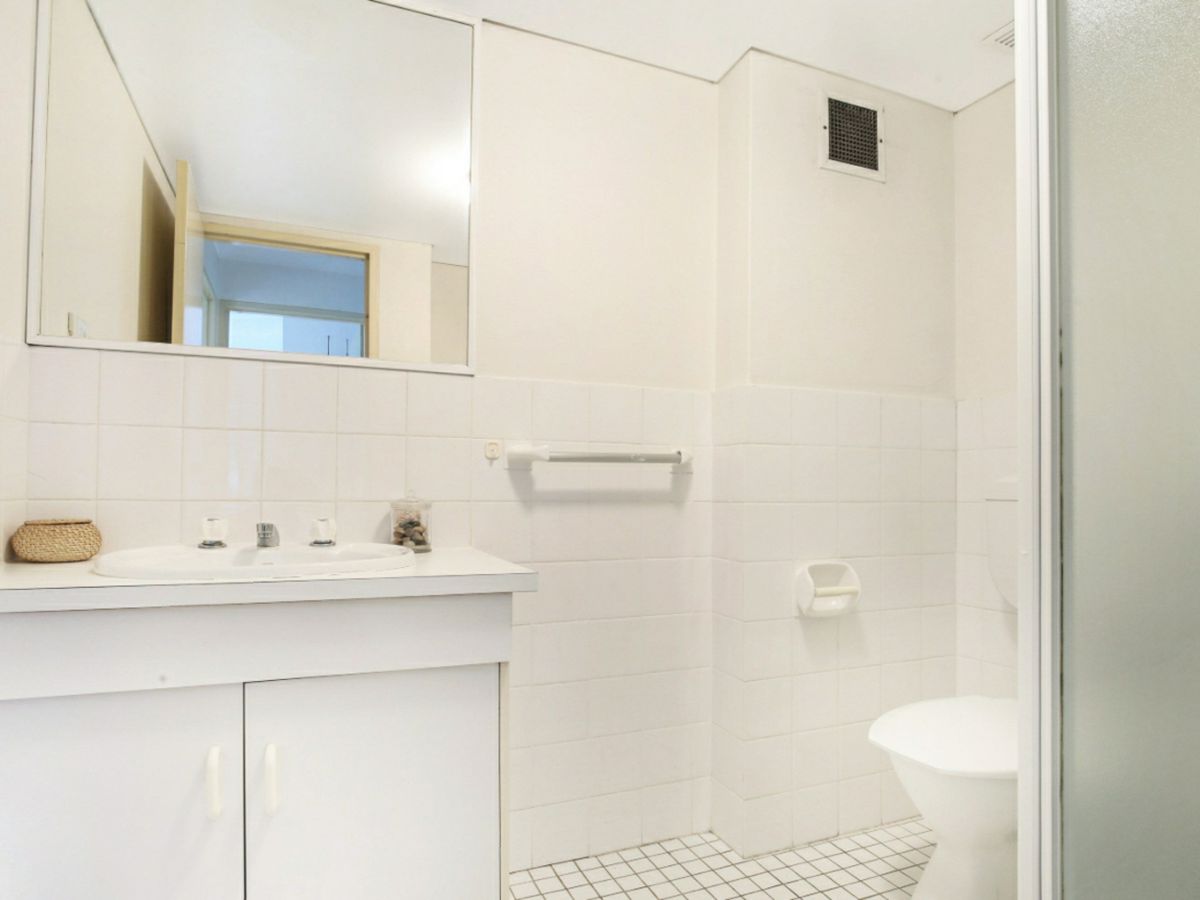 7/14 Hindmarsh Avenue, North Wollongong - image 3