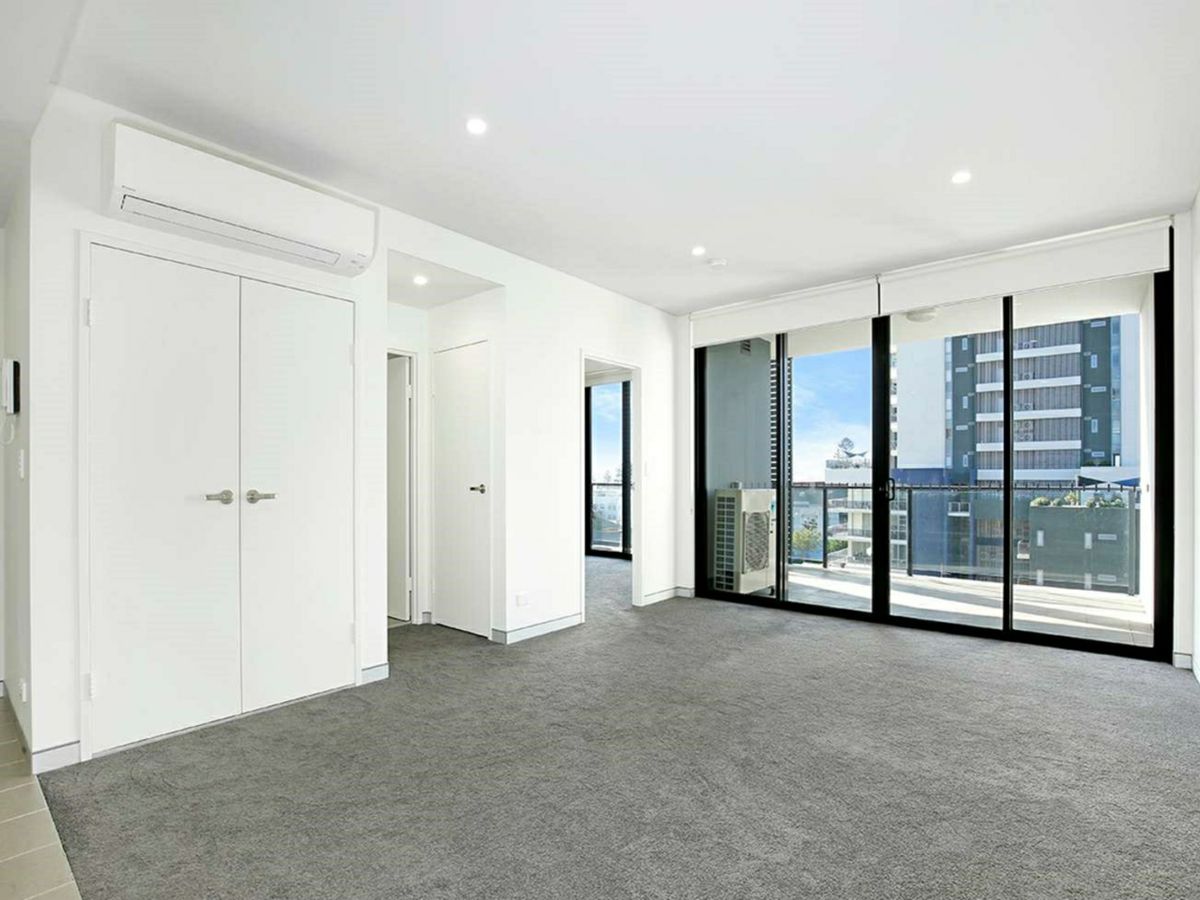 D604/16 Burelli Street, Wollongong - image 2