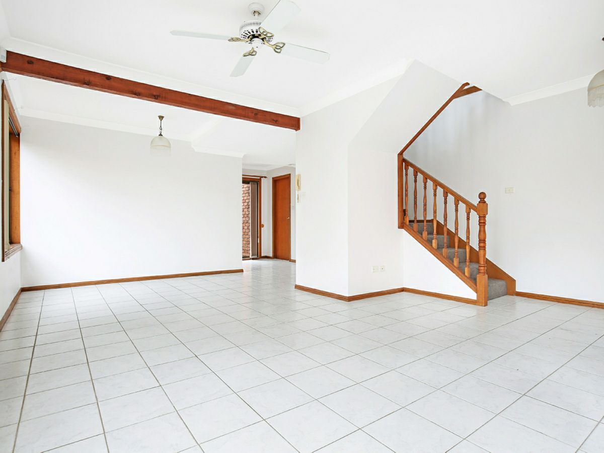 1/35 Kembla St, Wollongong - image 2