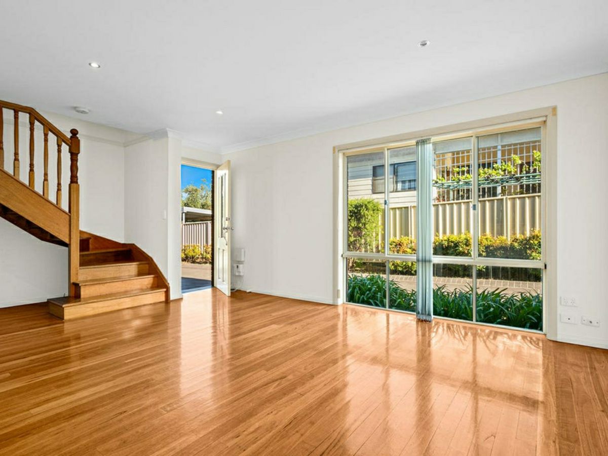 2/25 Gladstone Avenue, Wollongong - image 3