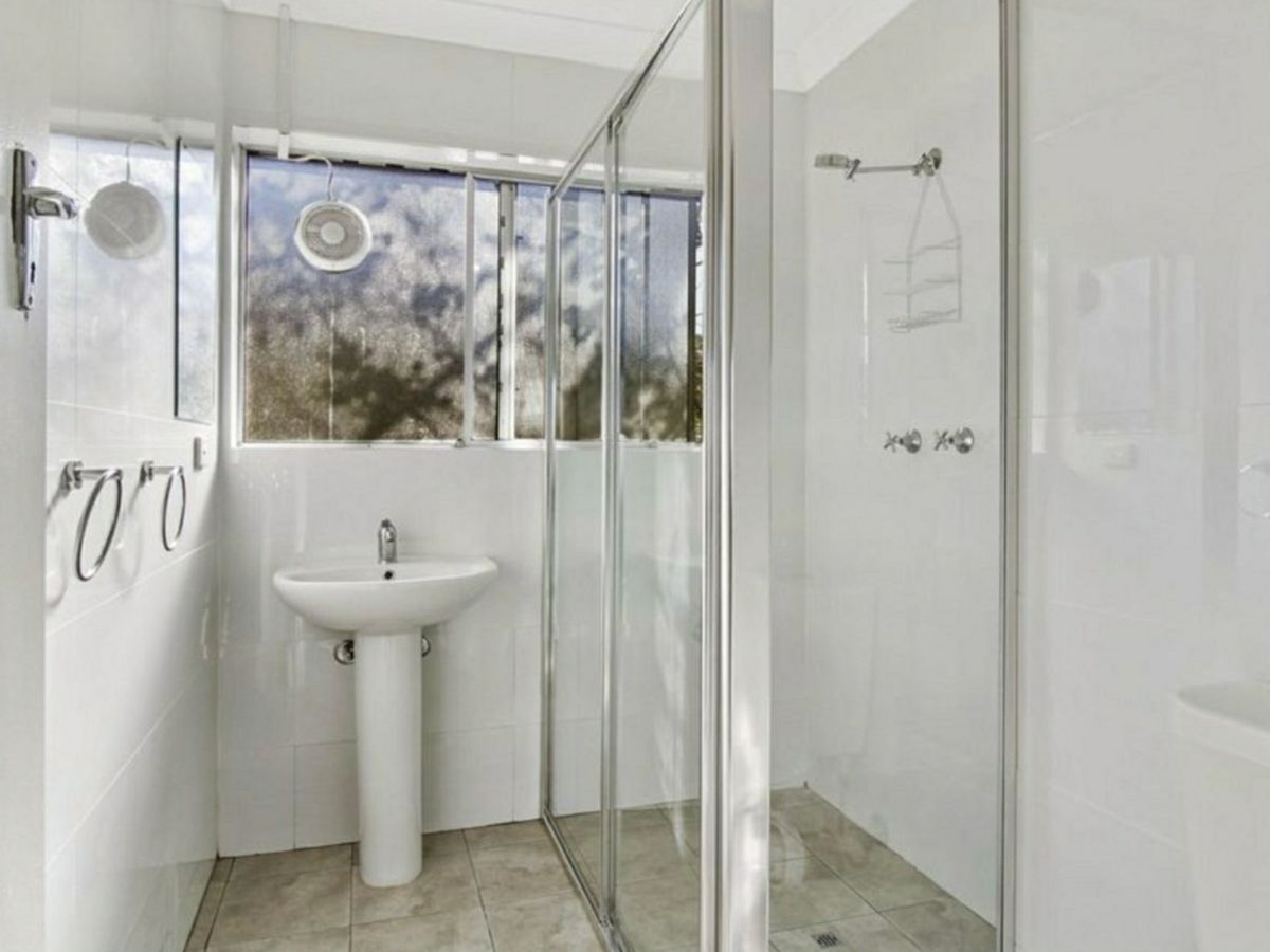 6/25 Loftus St, Wollongong - image 2