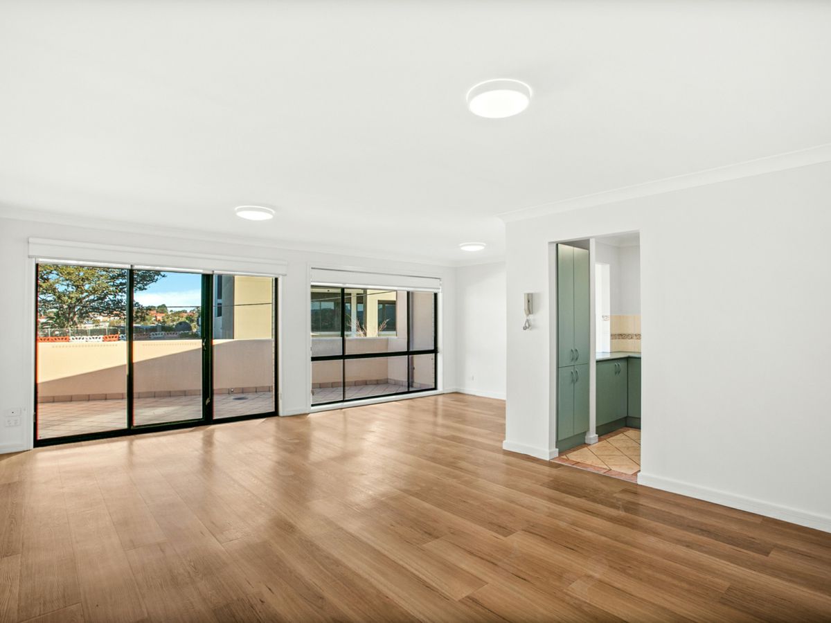 3/330 Crown St, Wollongong - image 1