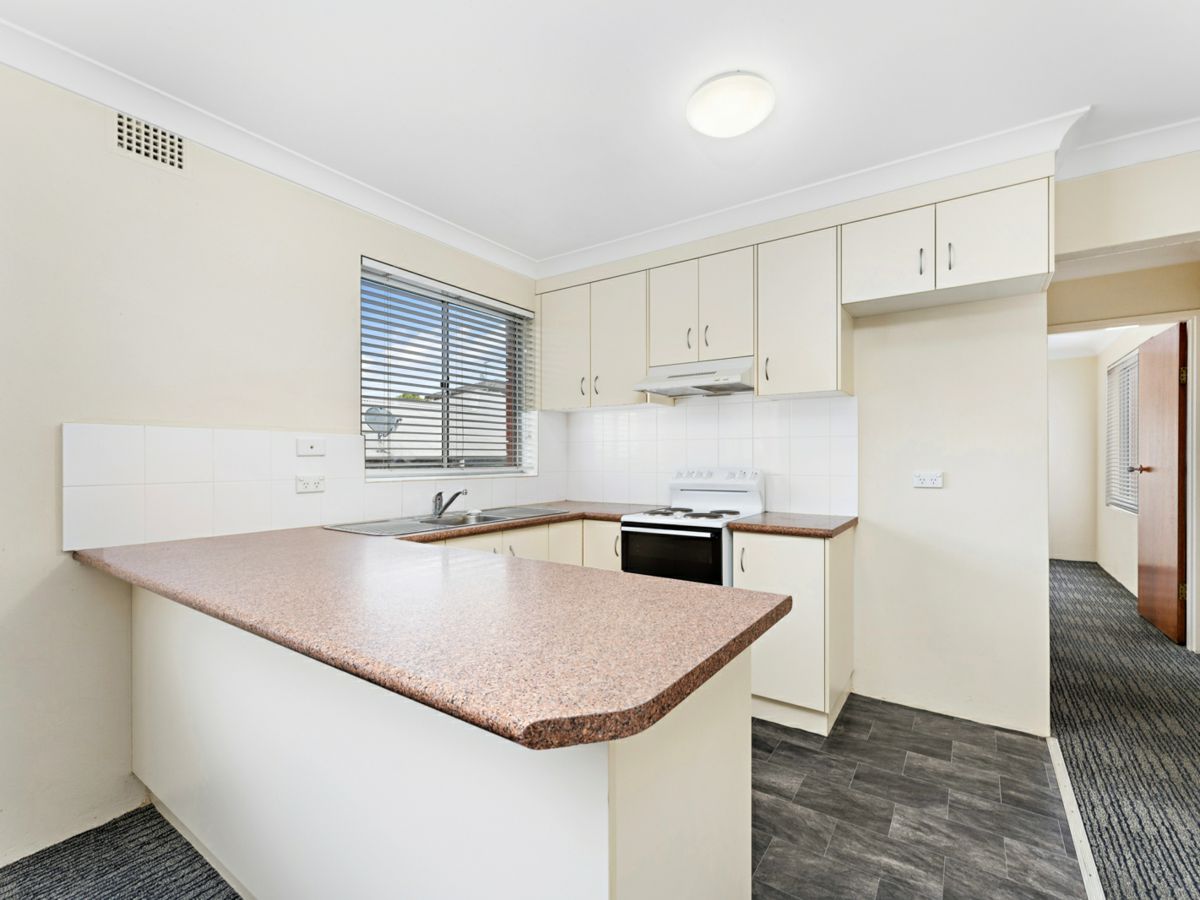 7/4 Northcote Street, Wollongong - image 2