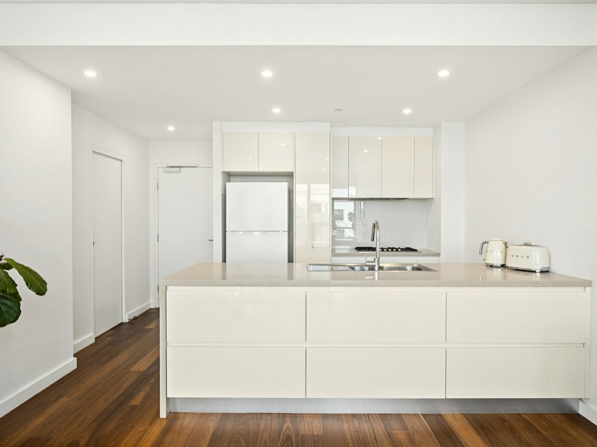 208/10 Regent Street, Wollongong - image 2