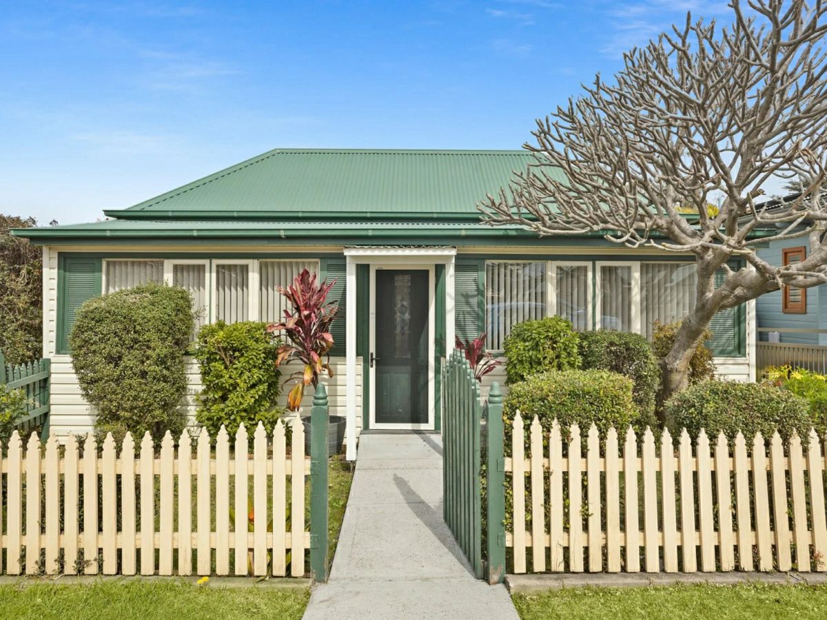 105 Mount Keira Rd, West Wollongong - image 1