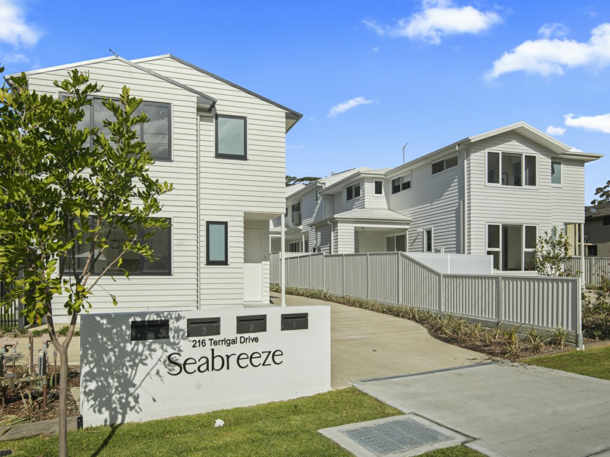 2/216 Terrigal Drive, Terrigal - image 1