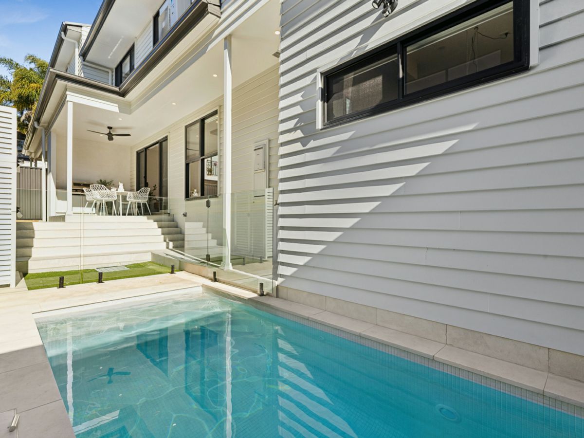 2/216 Terrigal Drive, Terrigal - image 2