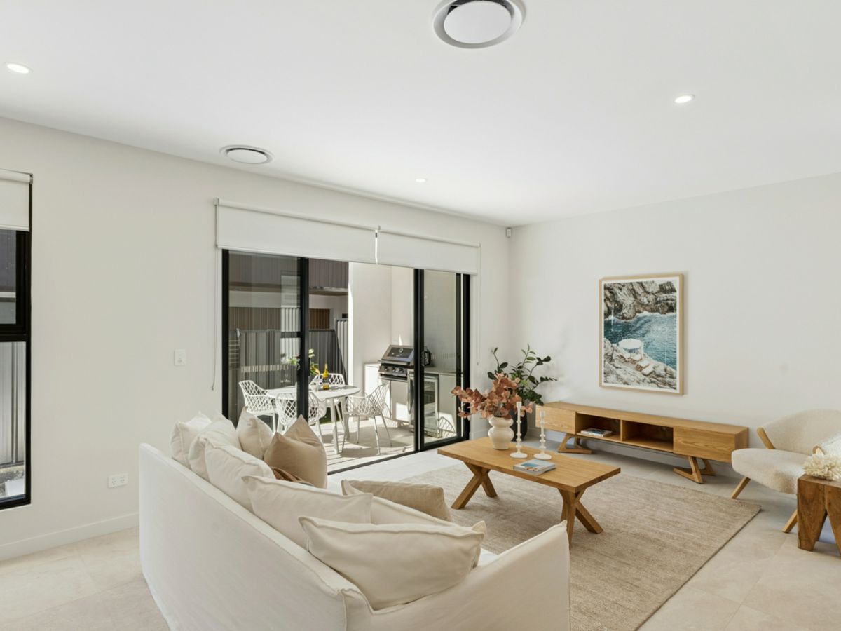 2/216 Terrigal Drive, Terrigal - image 3