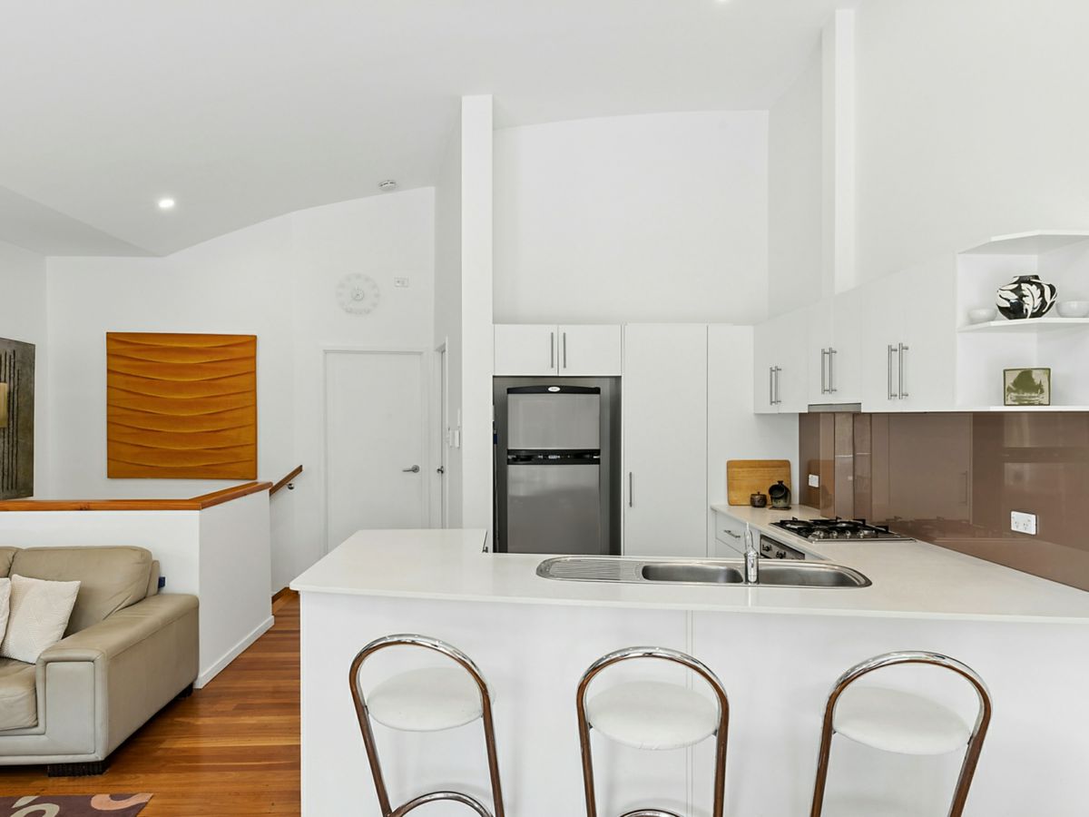 2/240 Terrigal Drive, Terrigal - image 3