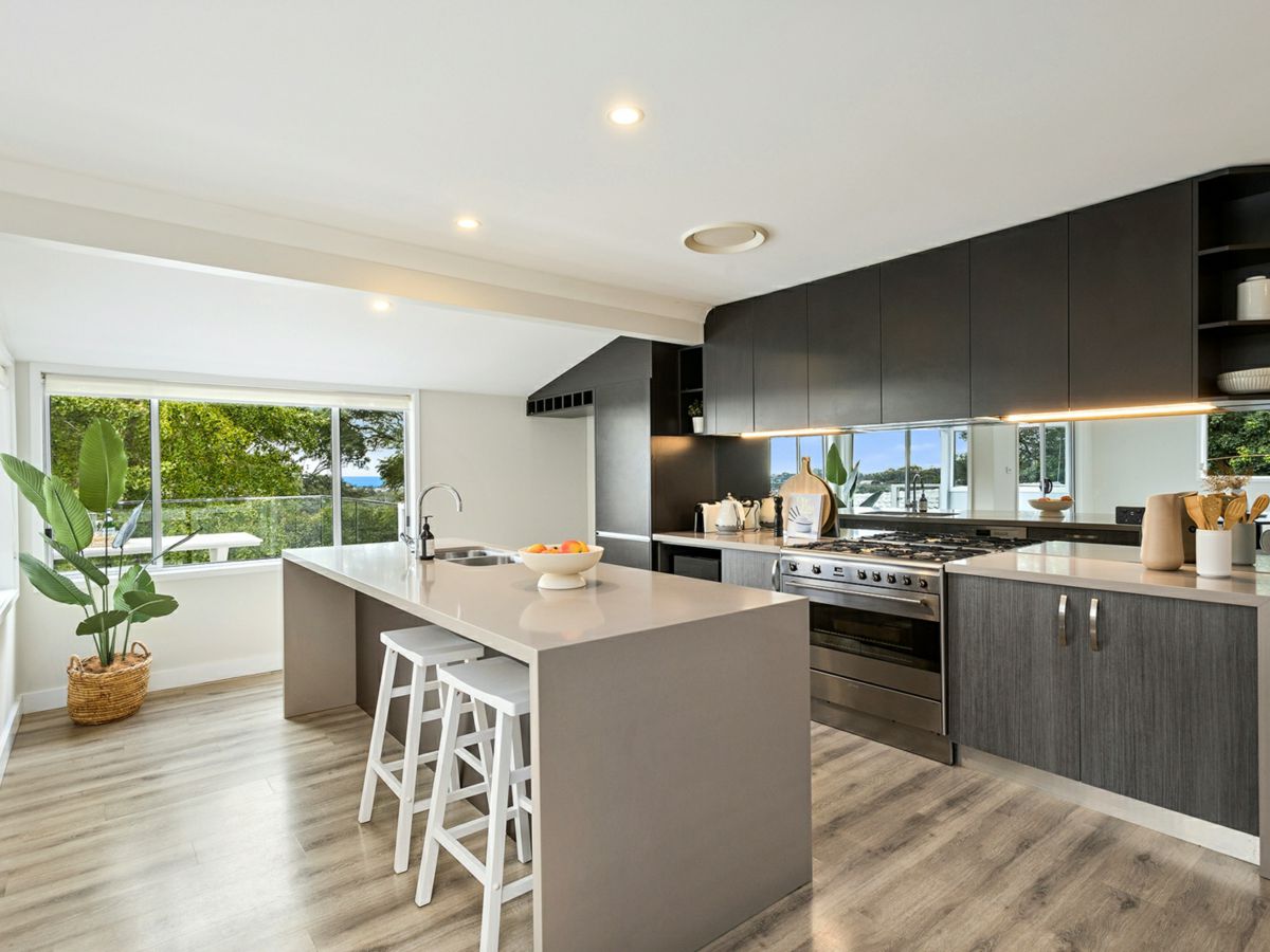 9 Bangalow Road, Thirroul - image 1