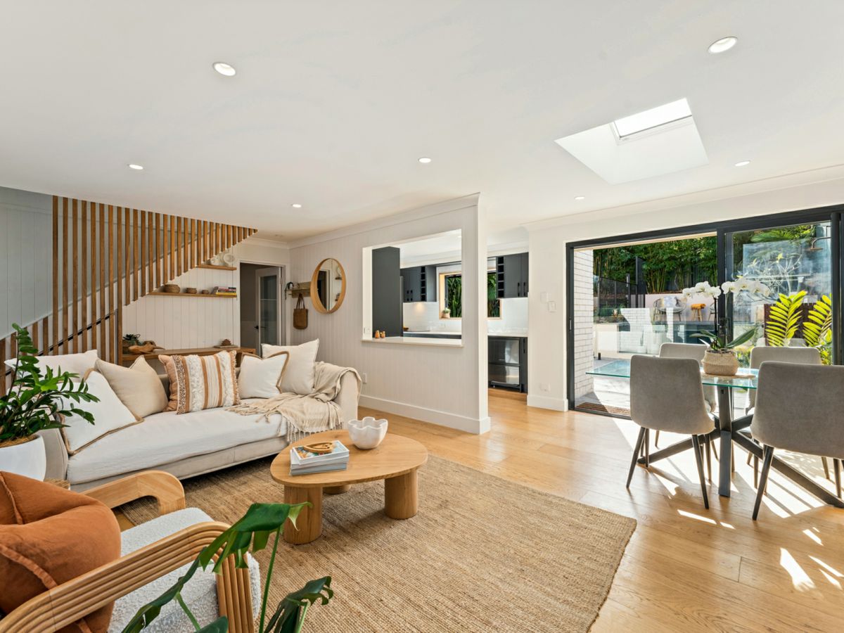 6/11 Cochrane Road, Thirroul - image 1