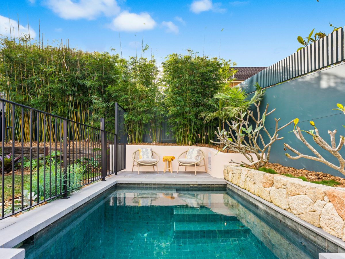 6/11 Cochrane Road, Thirroul - image 2