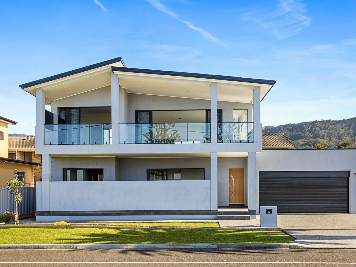 16 Cliff Parade, Thirroul - image 2