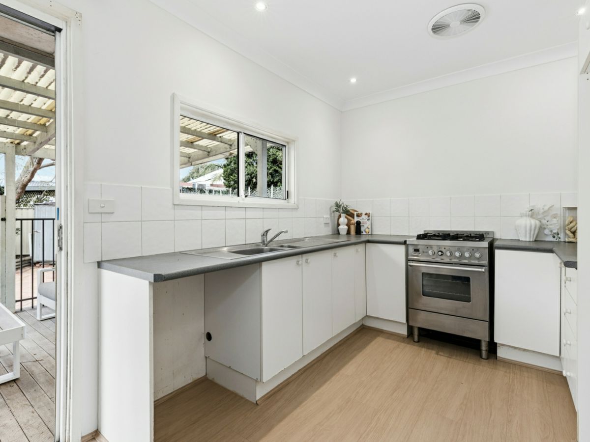 13 Balmoral Road, Mortdale - image 2