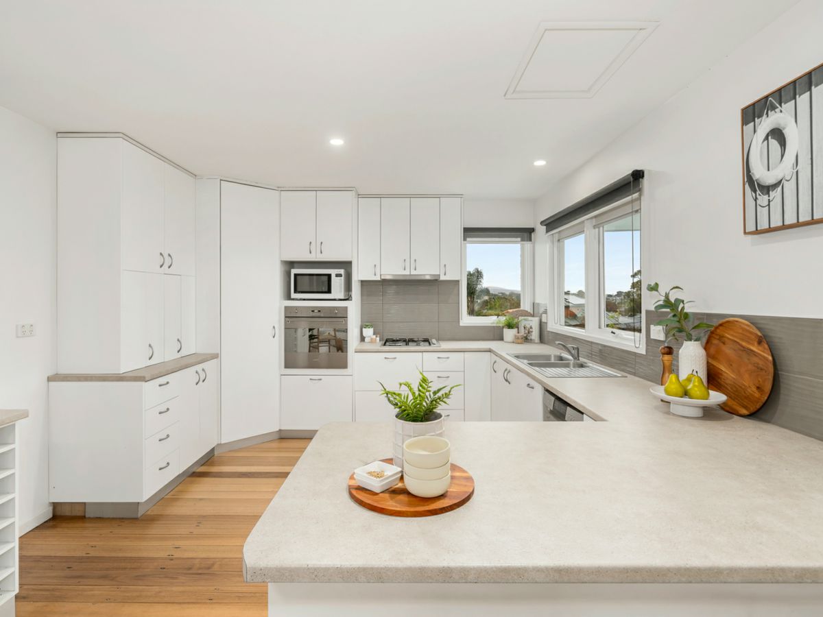 9 Bedford Place, Mornington - image 2