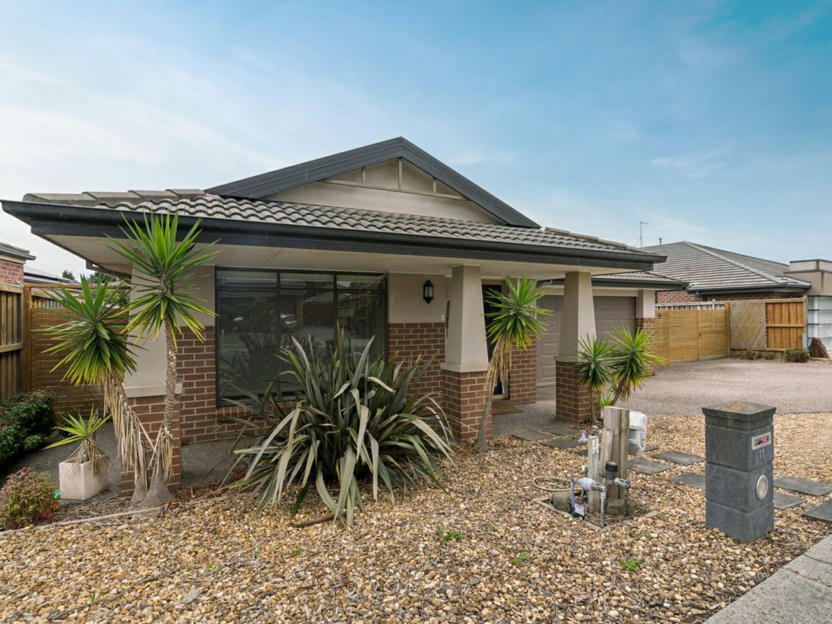 11 Dusky Bells Drive, Cranbourne West - image 1