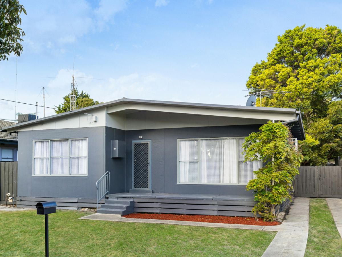25 Mahogany Avenue, Frankston North - image 1