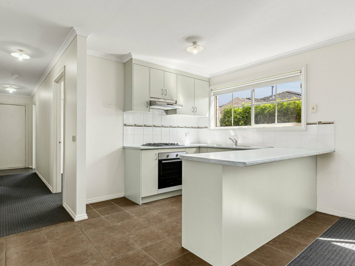 6/19 Maculata Drive, Cranbourne West - image 3