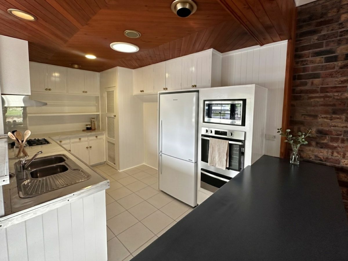 7 Parry Street, Putney - image 3