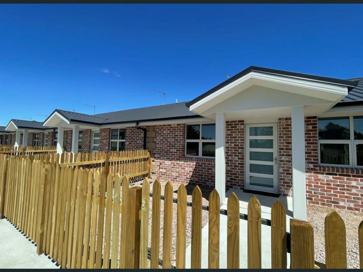 11/22 New Street, Latrobe - image 1