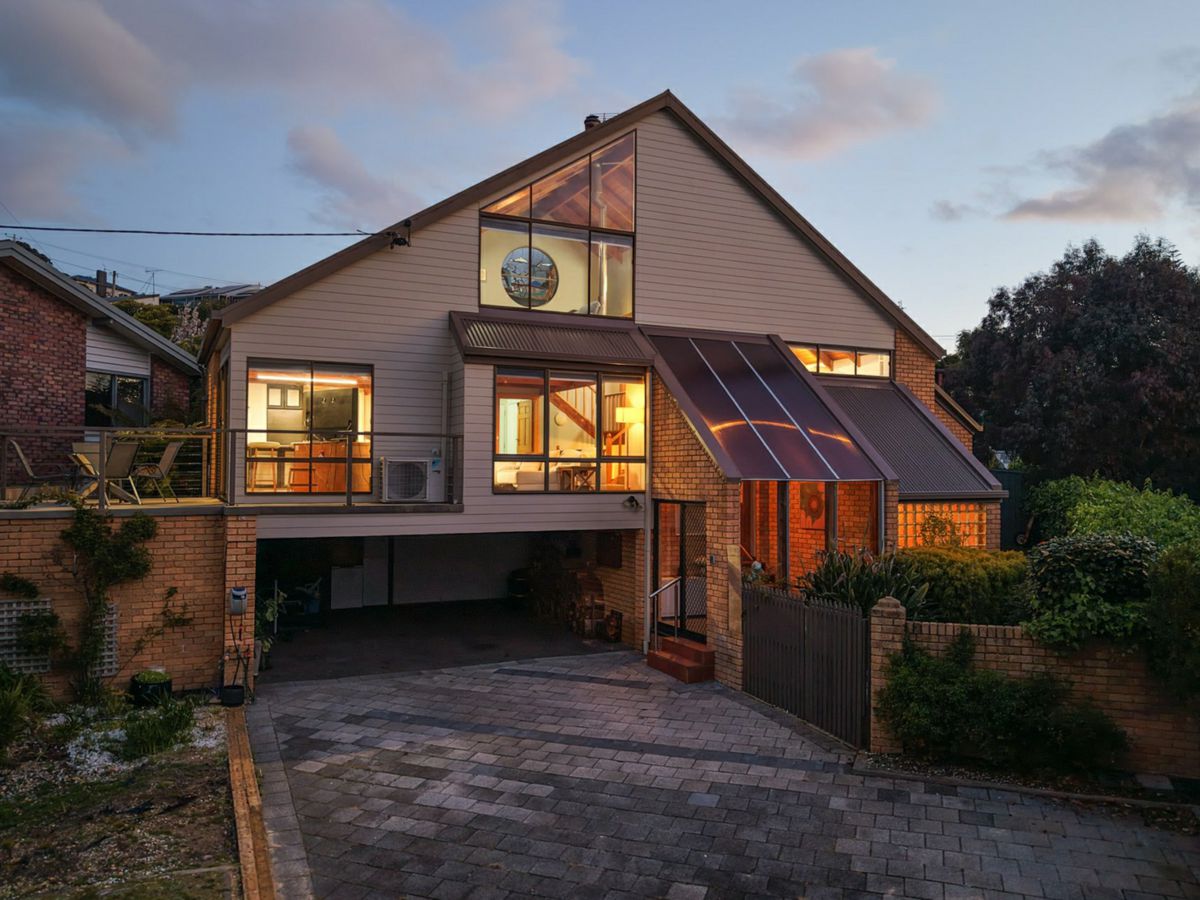 16 Monash Court, Devonport - image 1