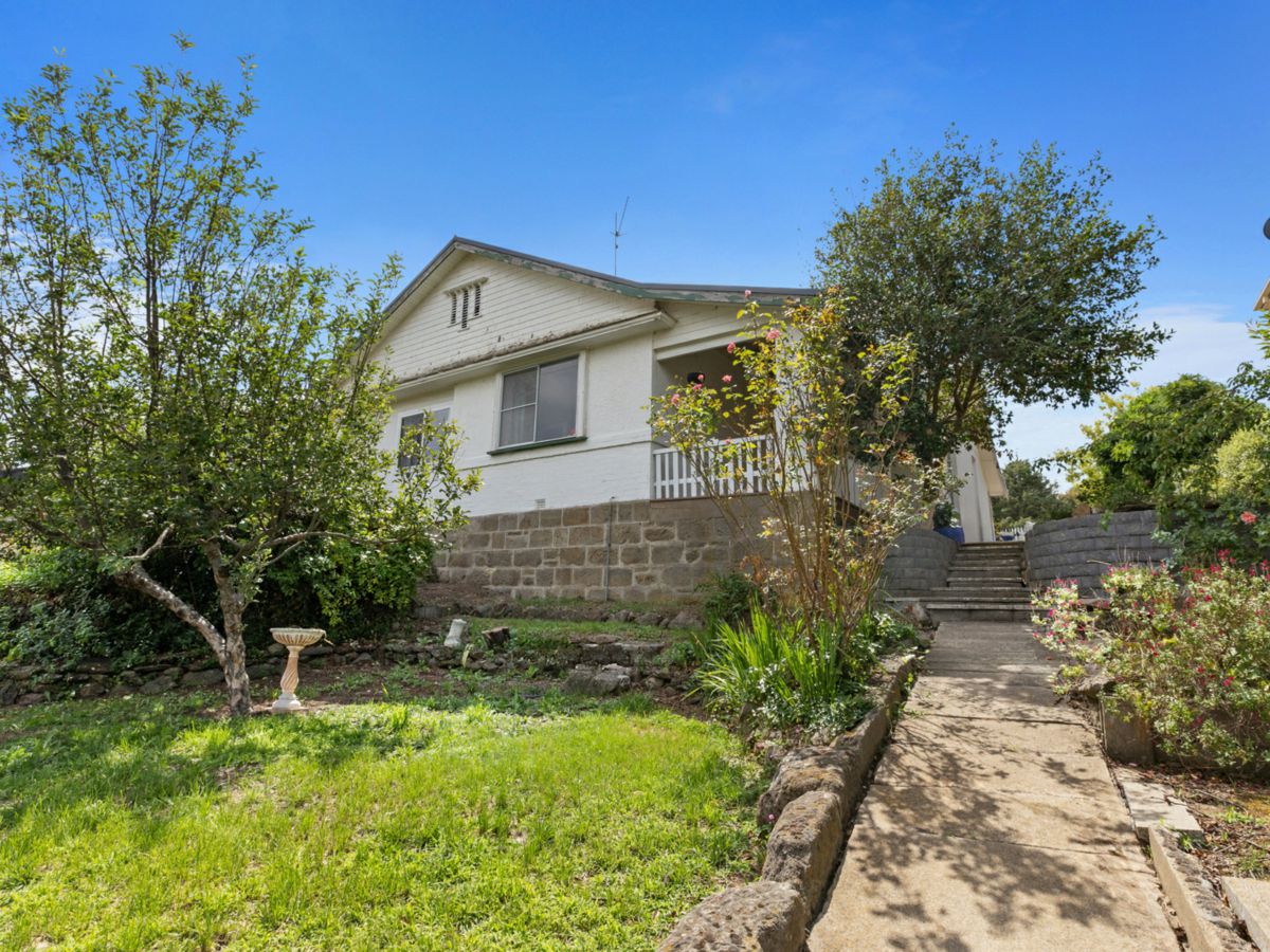 108 Massie Street, Cooma - image 2