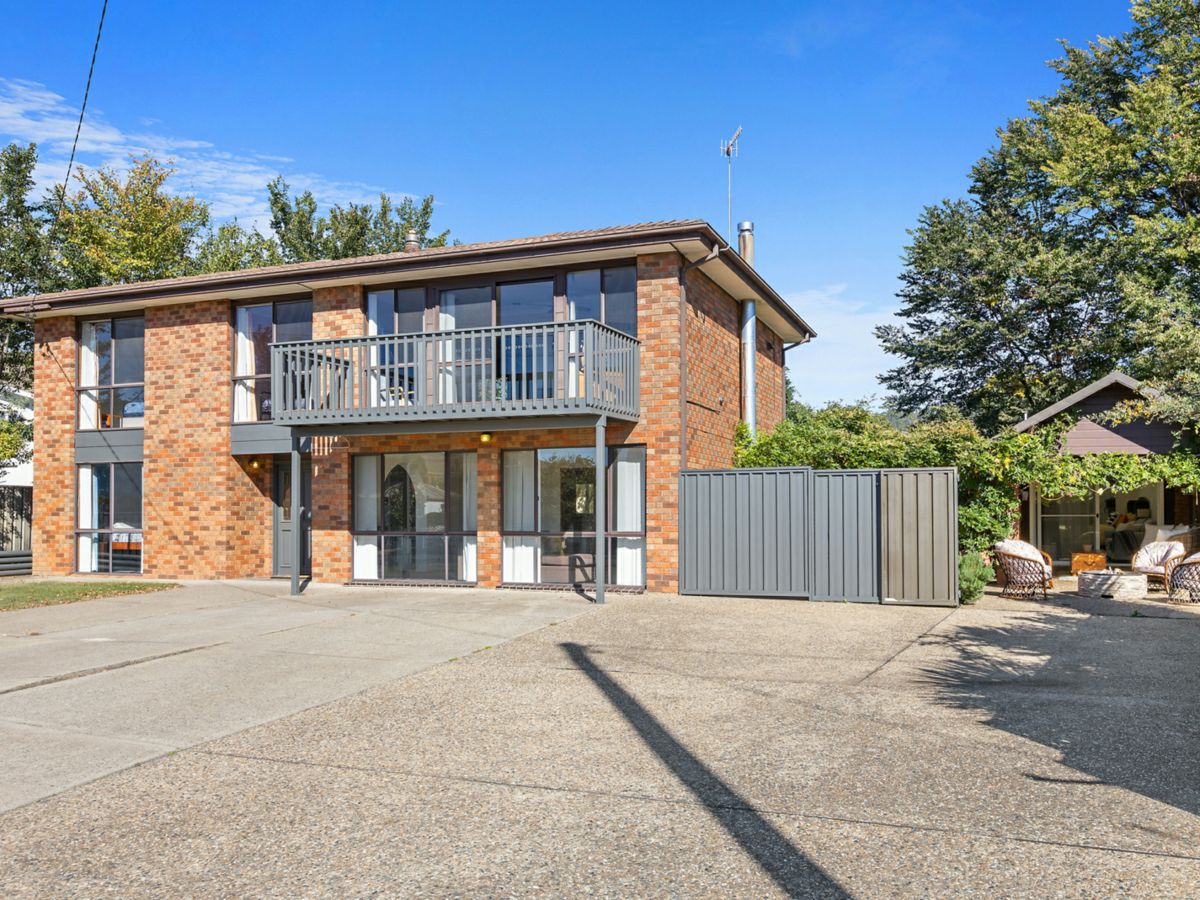 11 Arthur Avenue, Cooma - image 1