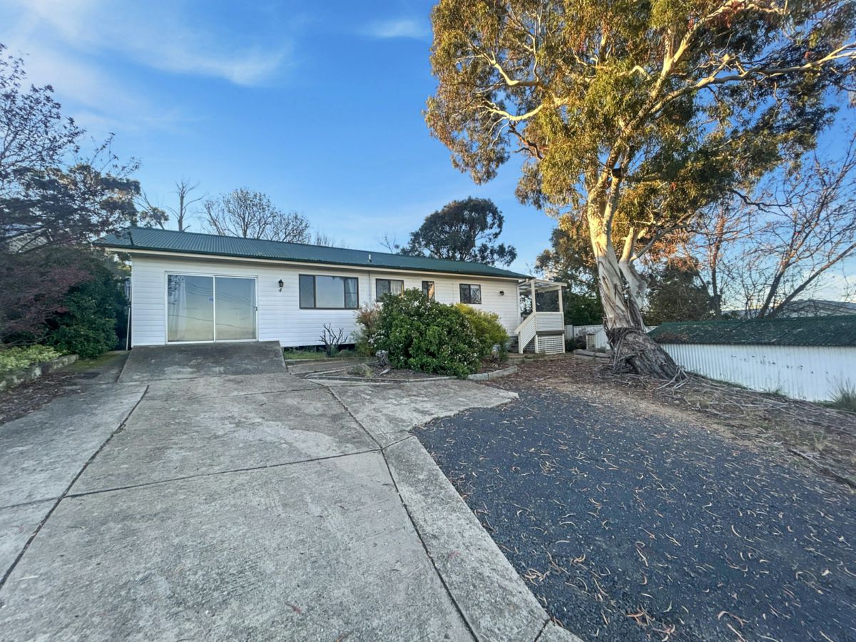 4 Amaroo Street, Cooma - image 1