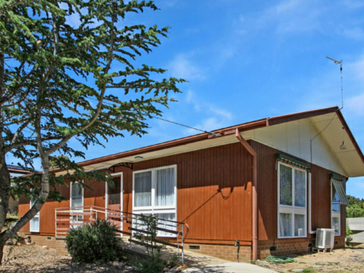 5 Lloyd Avenue, Cooma - image 1