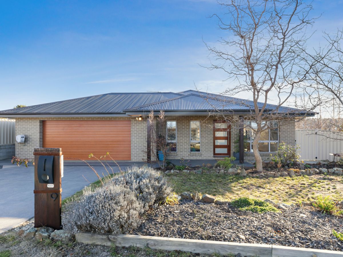 9 East Camp Drive, Cooma - image 1