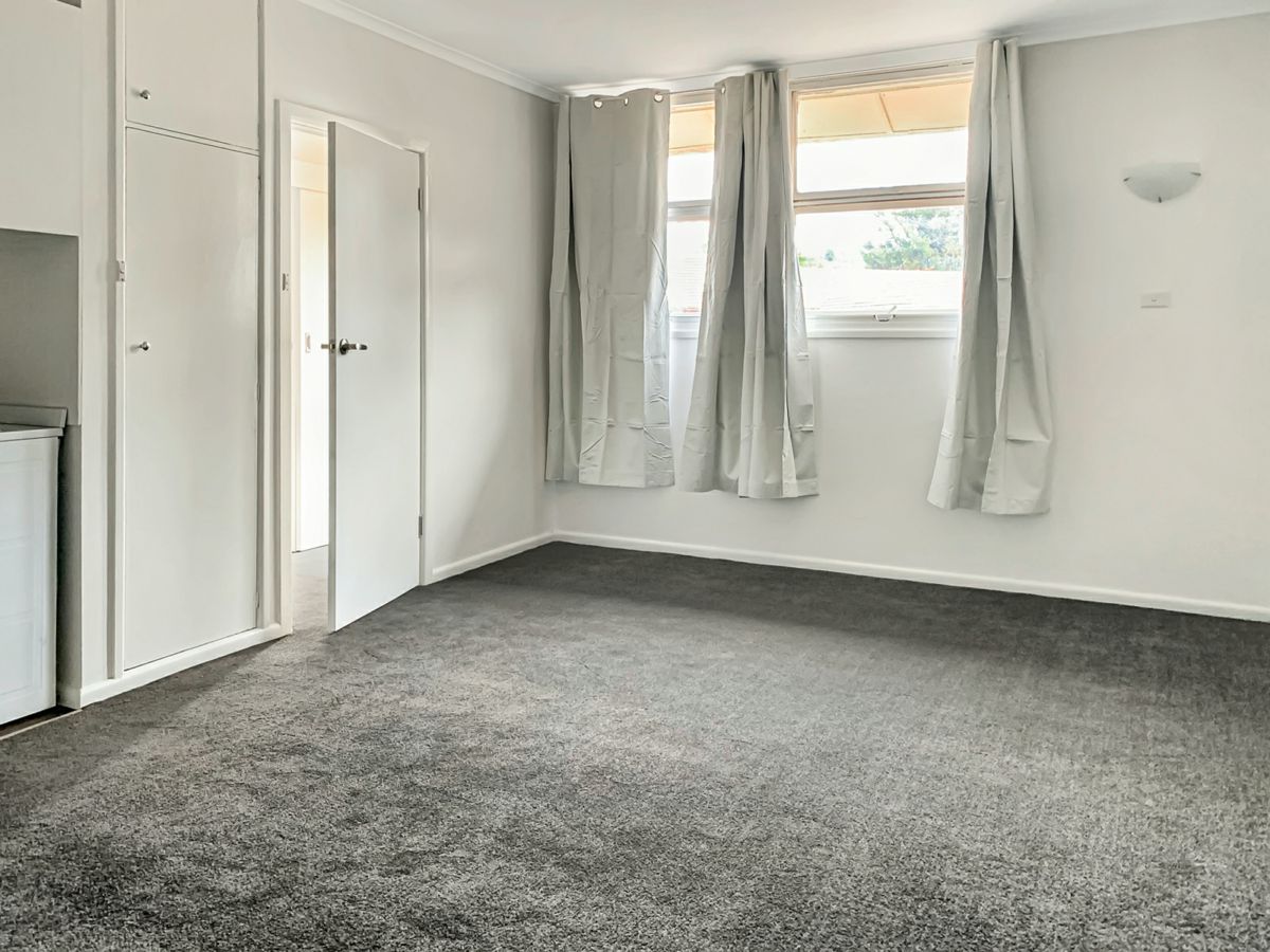 42/9 Yulin Avenue, Cooma - image 2